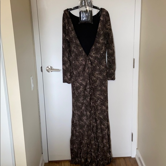 STUNNING OPEN BACK EVENING GOWN - Picture 3 of 4